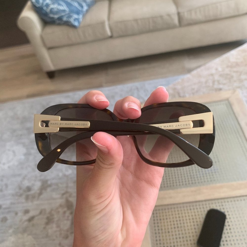 Round tortoise sunglasses